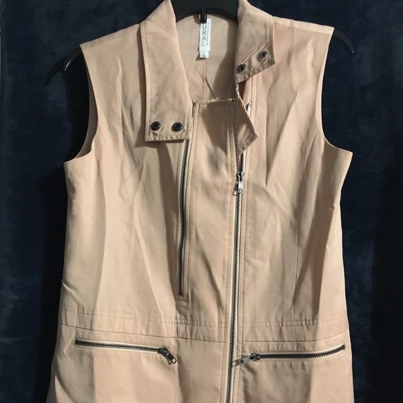 Mural vest. - Picture 2 of 6